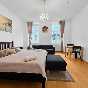 Three King-size Beds, Three Bedrooms Wiedeń