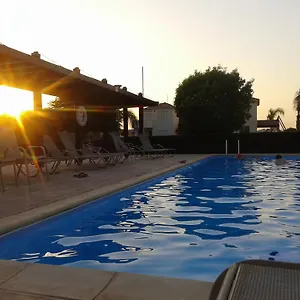 https://sunset-garden-villa.hotelsatayianapa.com