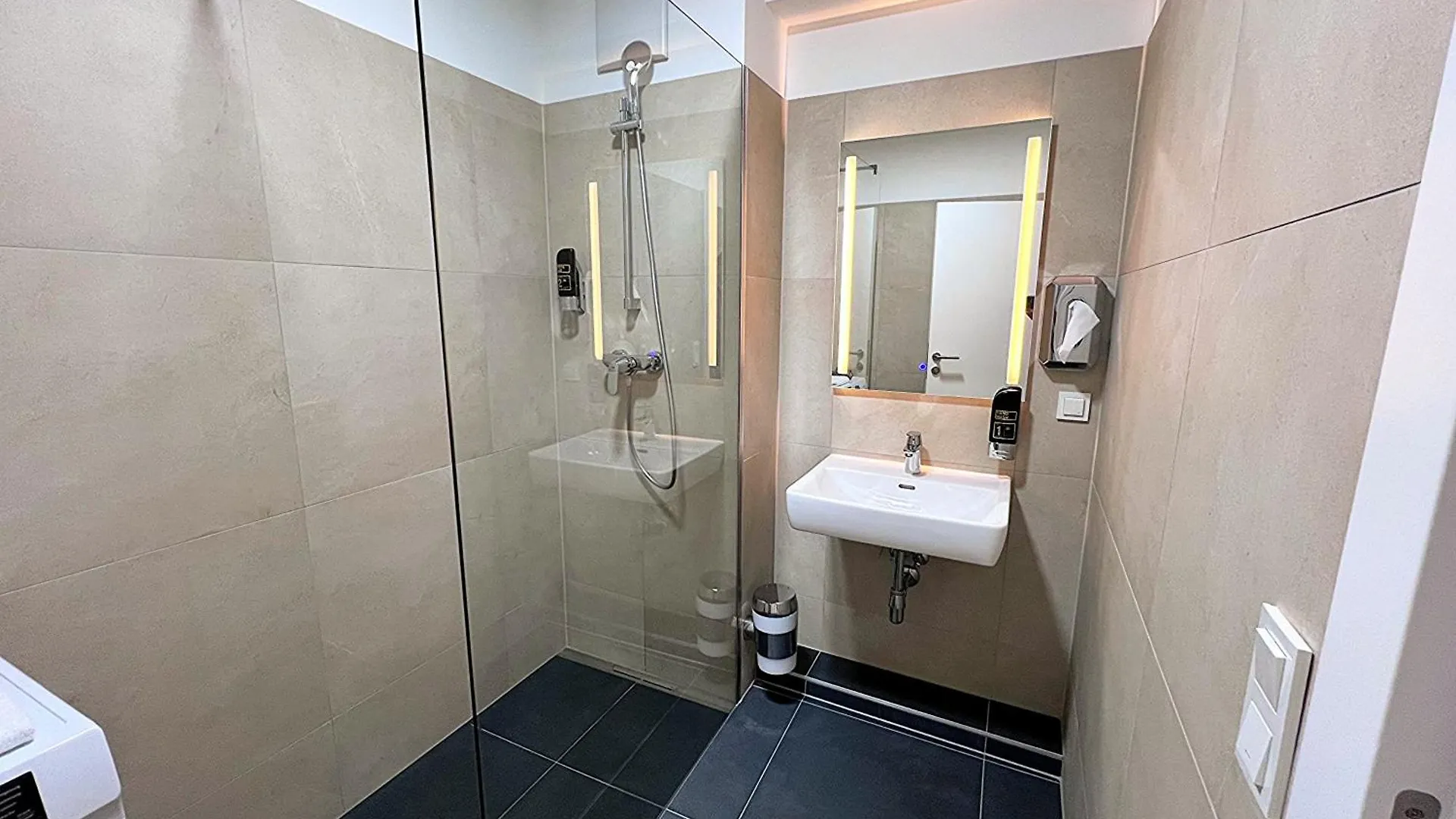 Modern, New, Next To Metro - Gg13 Apartments Vienna Austria