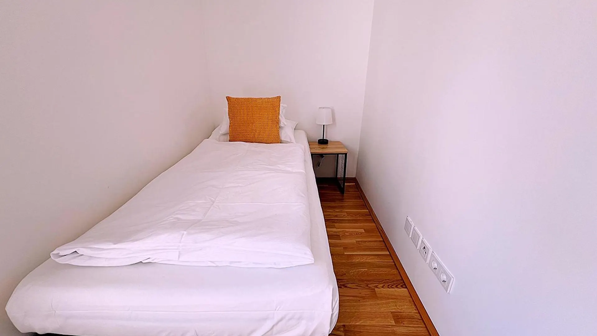 Modern, New, Next To Metro - Gg13 Apartments Vienna